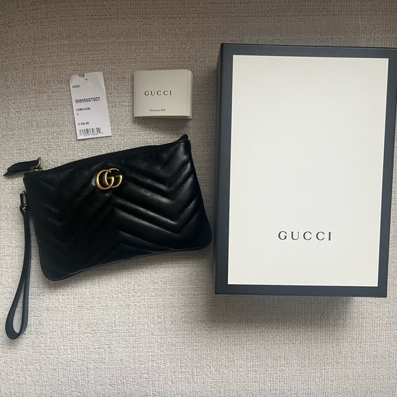 Gucci Quilted Leather Wristet - Picture 6 of 12